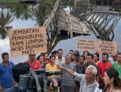 Jembatan Penghubung di Kecamatan Kubu Roboh, Akses Ekonomi Warga Lumpuh Total